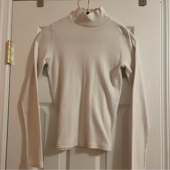 Brandy Melville Daniela Cotton Turtleneck Top in White. - Picture 3 of 6